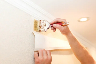 Pose de papier peint à la Roche-en-Brenil — revêtements muraux et toiles de verre